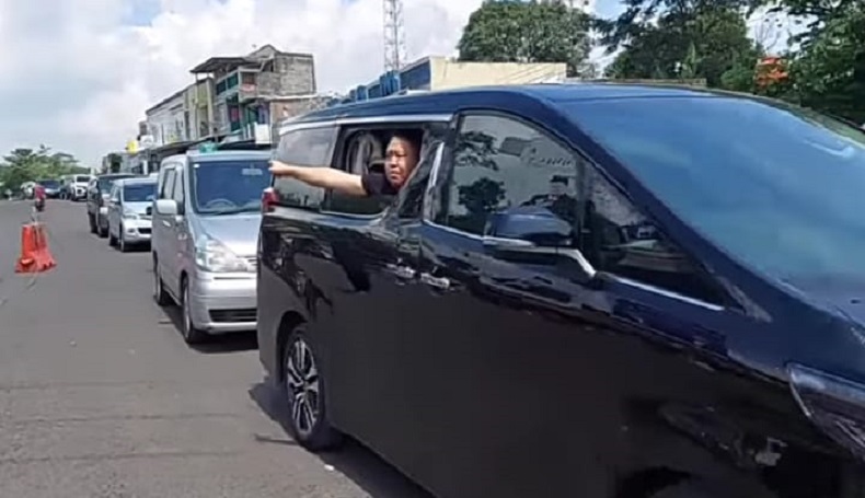 Arogan, Penumpang Alphard Maki Polisi saat Pengalihan Arus di Jalur Gentong Tasikmalaya 