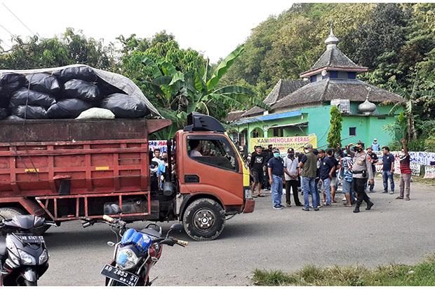 TPST Piyungan Ditutup Warga, DLH Bantul Hentikan Pengambilan Sampah