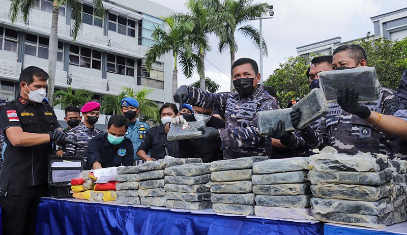 Penampakan 179 Kg Kokain Senilai Rp1,2 Triliun Diamankan TNI AL - Bagian 1