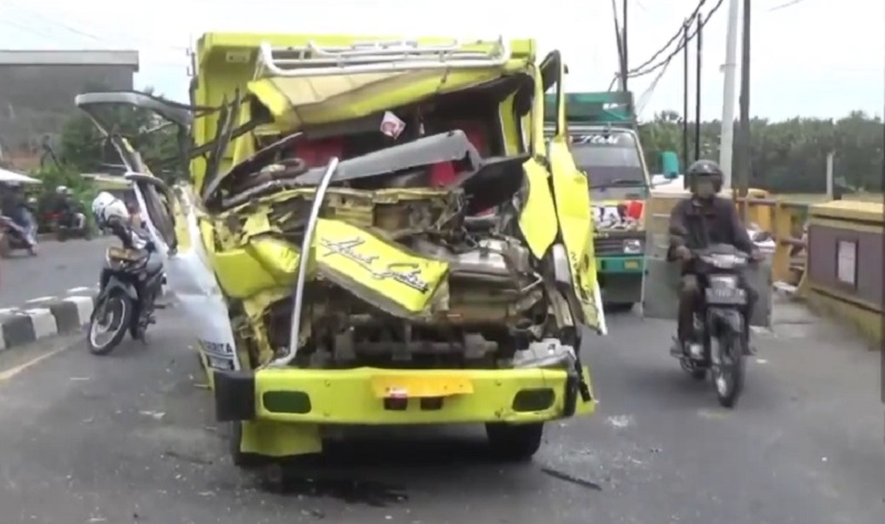 2 Truk Terlibat Kecelakaan Beruntun di Jombang, 1 Tewas 2 Luka