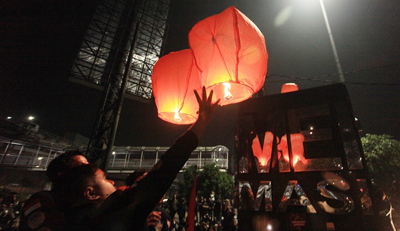Mahasiswa Tabur Bunga Peringati 24 Tahun Tragedi Trisakti 12 Mei 1998 - Bagian 3
