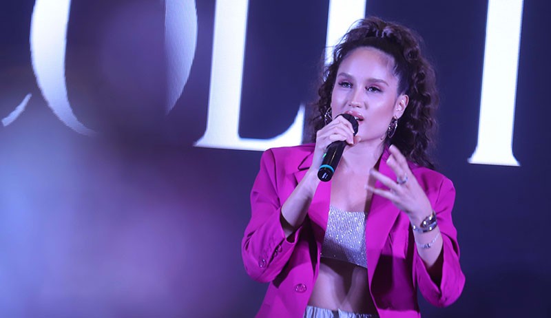 Potret Cinta Laura Tampil Cantik Berbalut Blazer Pink - Bagian 1