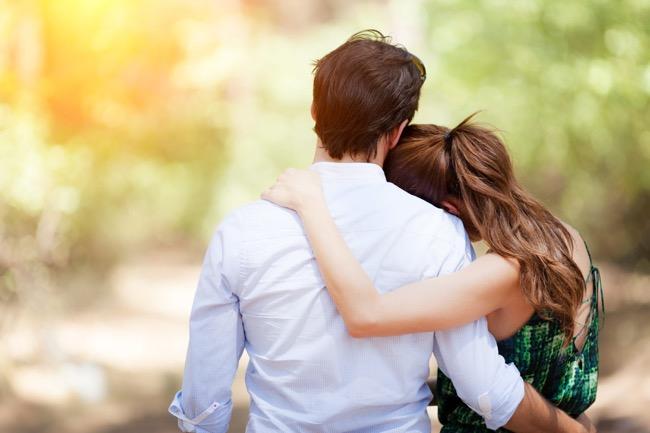 Ramalan Zodiak Hari Ini : Taurus, Cancer dan Virgo Jadi Bodoh dan Bucin saat Jatuh Cinta