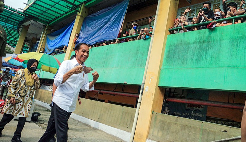Presiden Jokowi Temui Warga dan Pedagang di Pasar Cibinong Bogor - Bagian 2