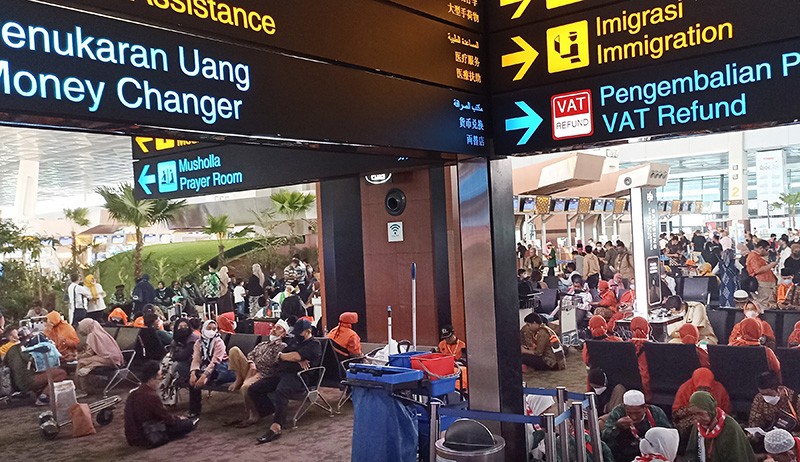 Jemaah Umrah Padati Terminal 3 Bandara Soekarno Hatta - Bagian 3