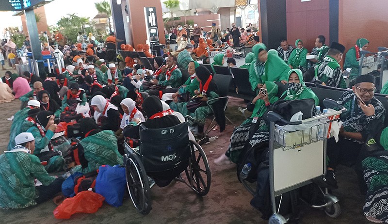 Jemaah Umrah Padati Terminal 3 Bandara Soekarno Hatta - Bagian 1