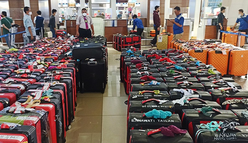 Jemaah Umrah Padati Terminal 3 Bandara Soekarno Hatta - Bagian 2