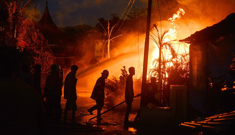 Kebakaran Pangkalan Gas di Padang Pariaman, Api Membubung Tinggi - Bagian 2