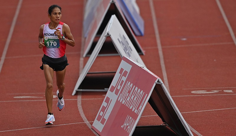 Momen Pelari Maraton Indonesia Rebut Emas SEA Games hingga Ditolong Tenaga Medis - Bagian 3