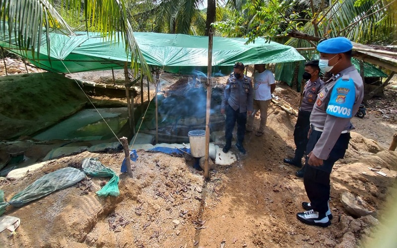 Tambang Emas Ilegal di Bukit Prabu Loteng Digerebek, Petugas Temukan Ekskavator  