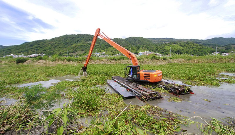 Penampakan Danau Limboto dalam Kondisi Kritis Dipenuhi Eceng Gondok - Bagian 2