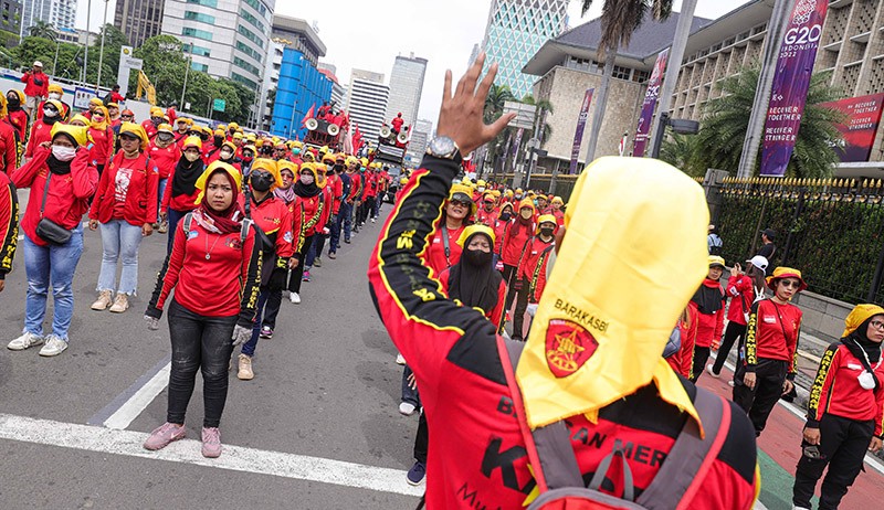 Ribuan Buruh Unjuk Rasa Bawa 14 Tuntutan - Bagian 4