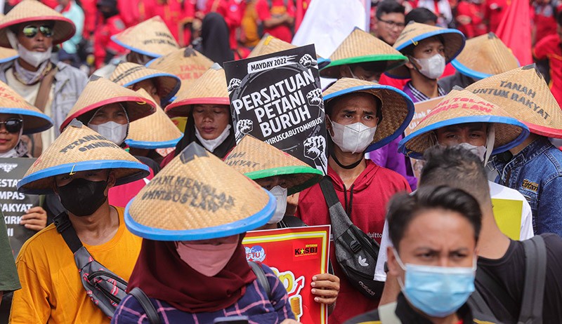 Ribuan Buruh Unjuk Rasa Bawa 14 Tuntutan - Bagian 5