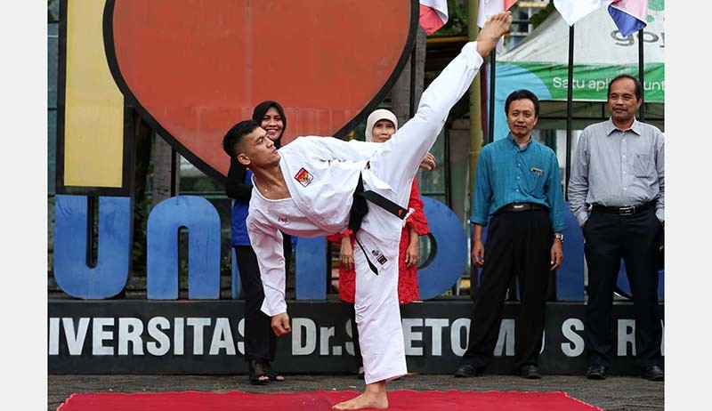 Aksi Mahasiswa Unitomo Karateka Peraih Medali Perak SEA Games Vietnam - Bagian 2