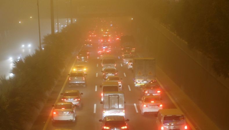  Langit Arab Saudi Berubah Jadi Oranye