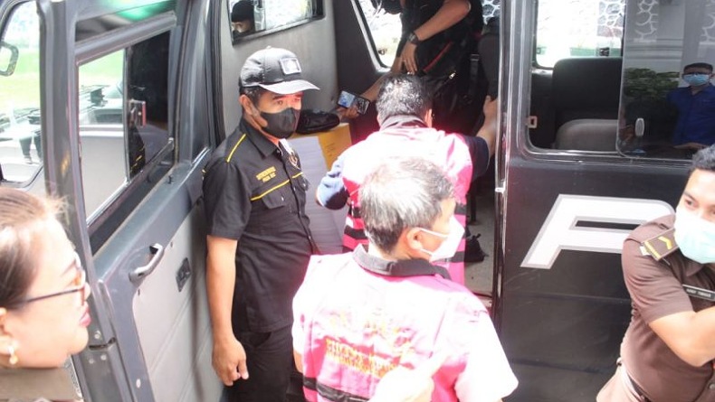 Kejati Sulut Terima 3 Tersangka Korupsi Dana Covid-19 dari Polda