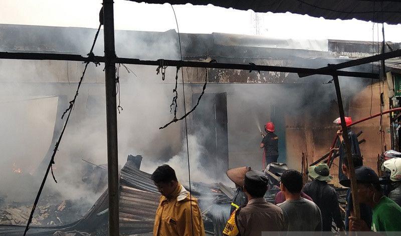 4 Kios Sembako dan Perhiasan Emas di Pasar Kelet Jepara Ludes Terbakar