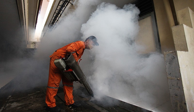 Cegah Penyakit, Asrama Haji Embarkasi Surabaya Difogging - Bagian 1