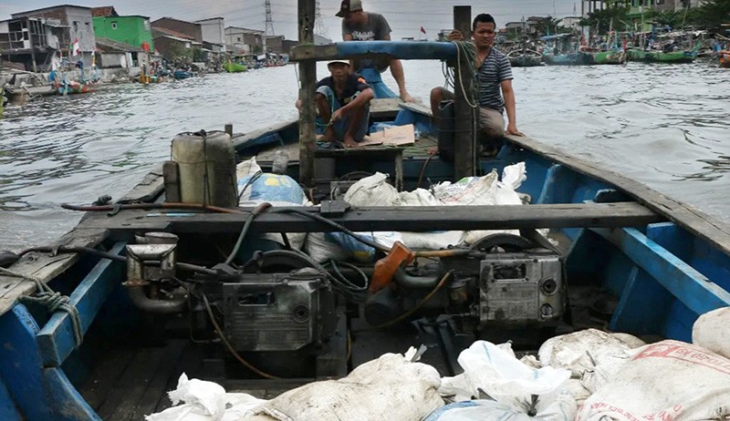 Lanal Semarang Kerahkan Prajurit Perbaiki Tanggul Jebol di Tanjung Emas - Bagian 5