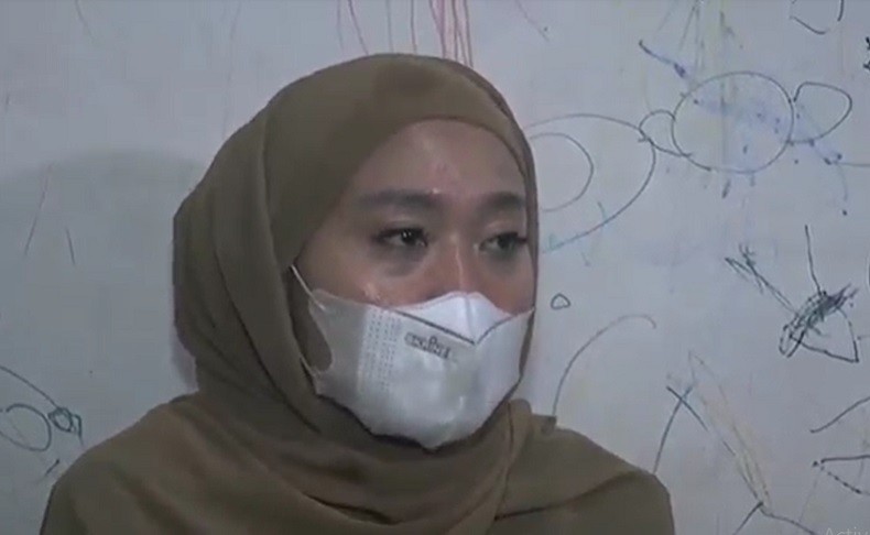 Video Viral Perempuan Berhijab Pamer Dada, Minta Maaf usai Dihujat Netizen