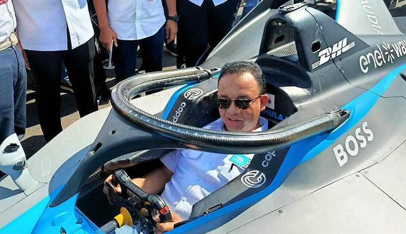 Gaya Anies Baswedan Naik Mobil Balap Formula E, Latar Belakang Stadion JIS - Bagian 1
