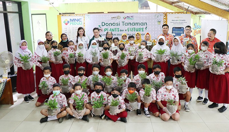 Sambut Hari Lingkungan Hidup, MNC Sekuritas Hijaukan RPTRA Gondangdia - Bagian 1