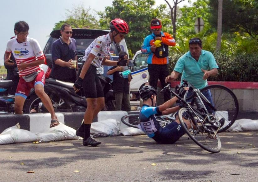 1.037 Peserta Ramaikan Tugu Muda Race 2022 di Banjir Kanal Barat Semarang - Bagian 5