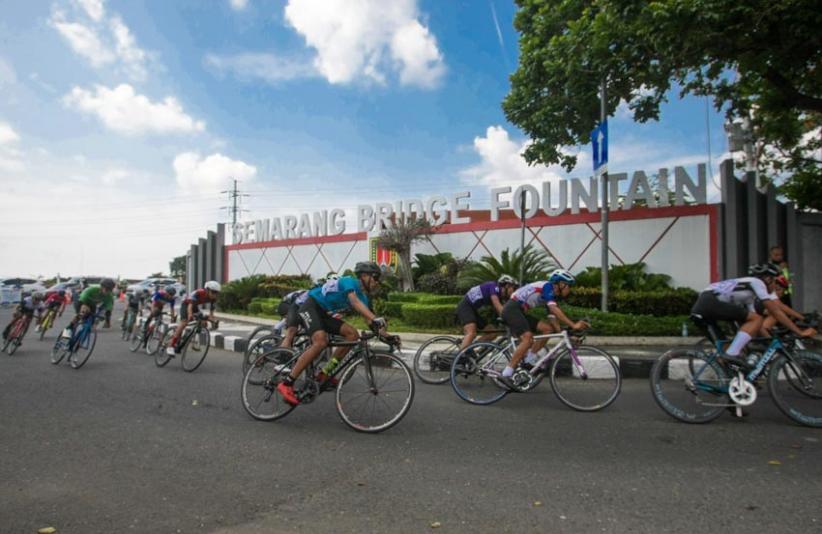 1.037 Peserta Ramaikan Tugu Muda Race 2022 di Banjir Kanal Barat Semarang - Bagian 2
