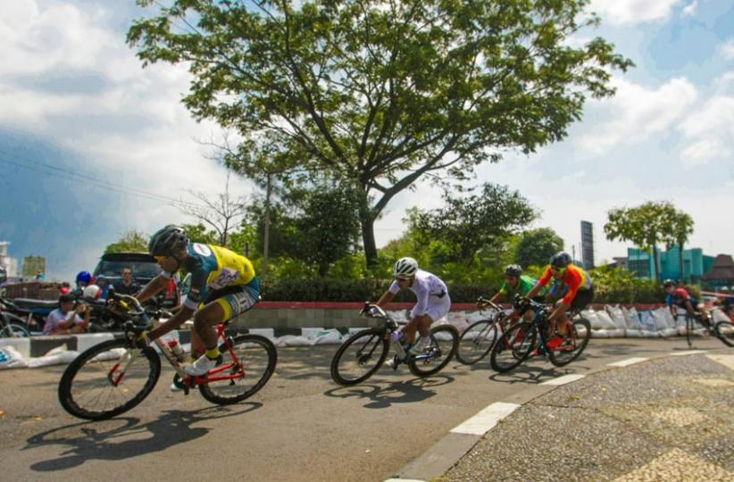1.037 Peserta Ramaikan Tugu Muda Race 2022 di Banjir Kanal Barat Semarang - Bagian 1