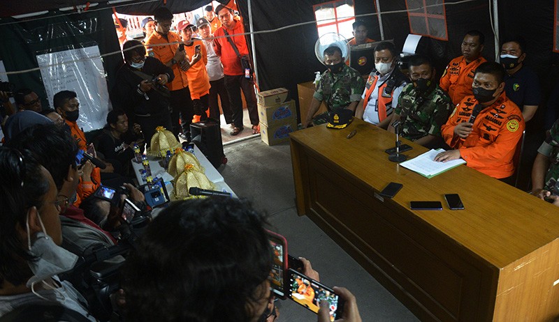 Pencarian Korban KM Ladang Pertiwi Dua Dihentikan, 15 Orang Masih Hilang - Bagian 2