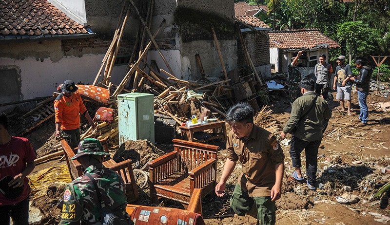 Banjir Bandang Terjang Ciwidey, Belasan Rumah Rusak - Bagian 1