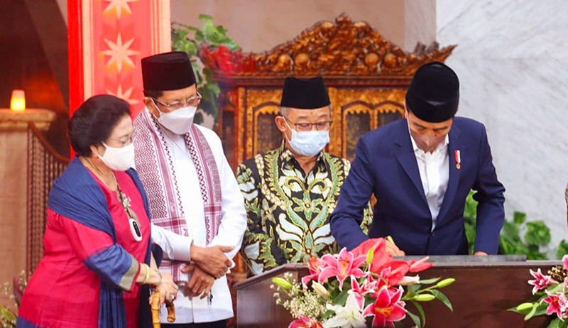 Presiden Jokowi Didampingi Megawati Soekarnoputri Resmikan Masjid At-Taufiq - Bagian 2