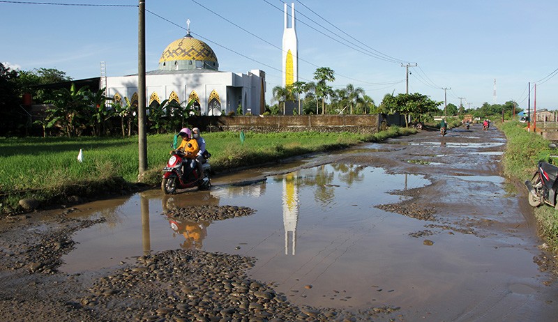 Penampakan Jalan Provinsi Penghubung Kabupaten Gowa - Maros Rusak Parah - Bagian 2