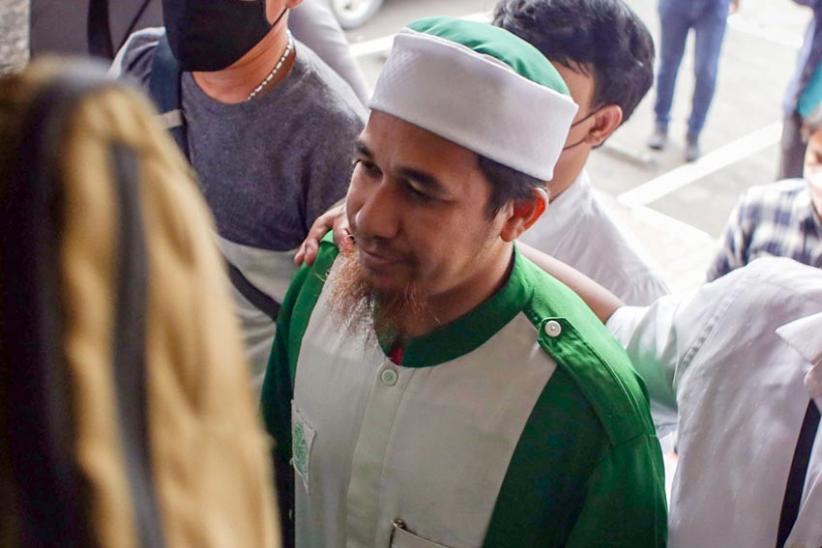 Dua Petinggi Khilafatul Muslimin Digelandang ke Polda Metro Jaya - Bagian 2