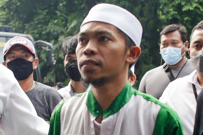 Dua Petinggi Khilafatul Muslimin Digelandang ke Polda Metro Jaya - Bagian 1