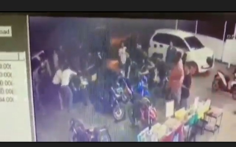 Korban Pengeroyokan Luka Parah tapi Diborgol, Oknum Polisi Diperiksa 