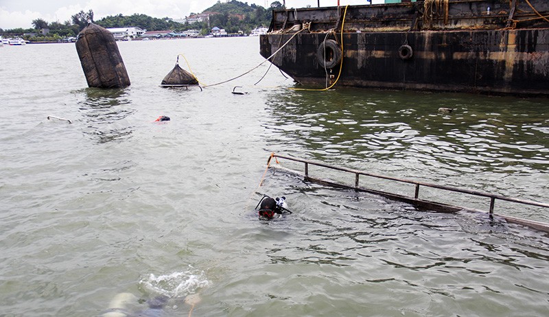 Proses Pengangkatan Bangkai Kapal Tenggelam di Batam - Bagian 2