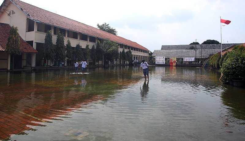 Nasib Pelajar SMAN 4 Tangsel, Sudah Dua Pekan Lebih Sekolah Terendam Banjir - Bagian 1