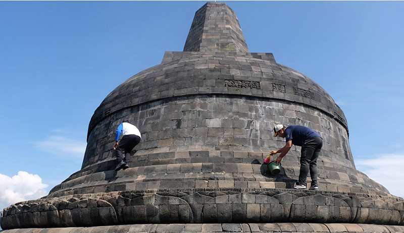 Aksi Bersih-Bersih Candi Borobudur Memperingati Hari Purbakala ke-109 - Bagian 2