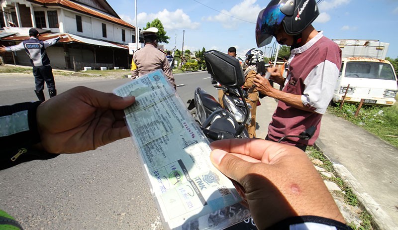 Operasi Gabungan Incar Pengendara Telat Bayar Pajak Kendaraan Bermotor - Bagian 1