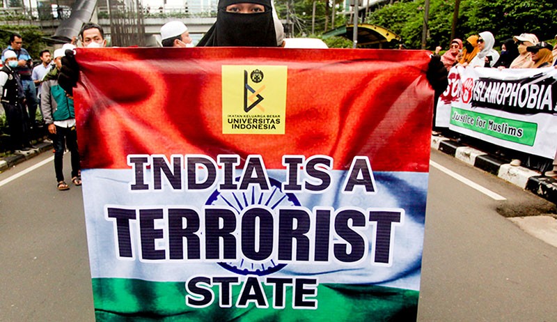 Protes Penghinaan Nabi Muhammad SAW, Ratusan Massa Datangi Kedubes India - Bagian 2
