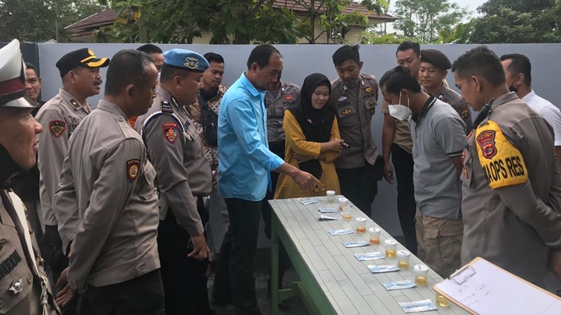 Personel Polres Way Kanan Mendadak Dites Urine, Ini Hasilnya