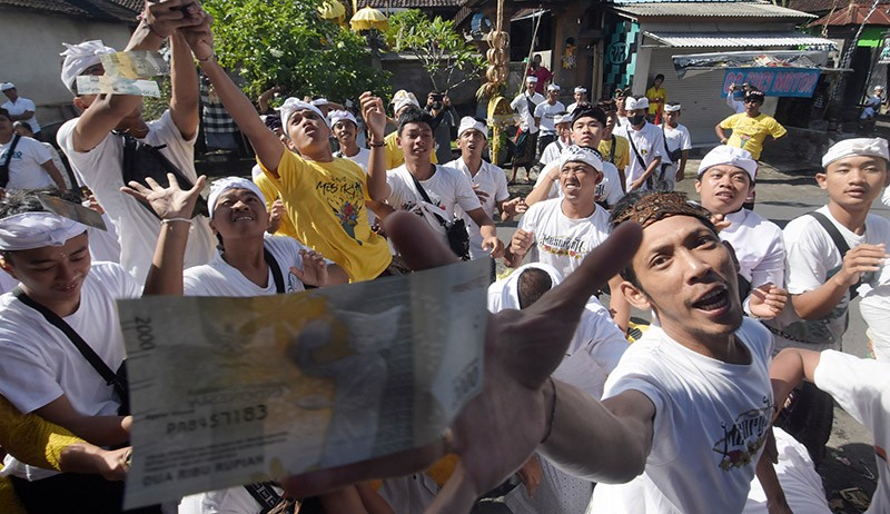 Tradisi Mesuryak dalam Rangka Hari Raya Kuningan - Bagian 3