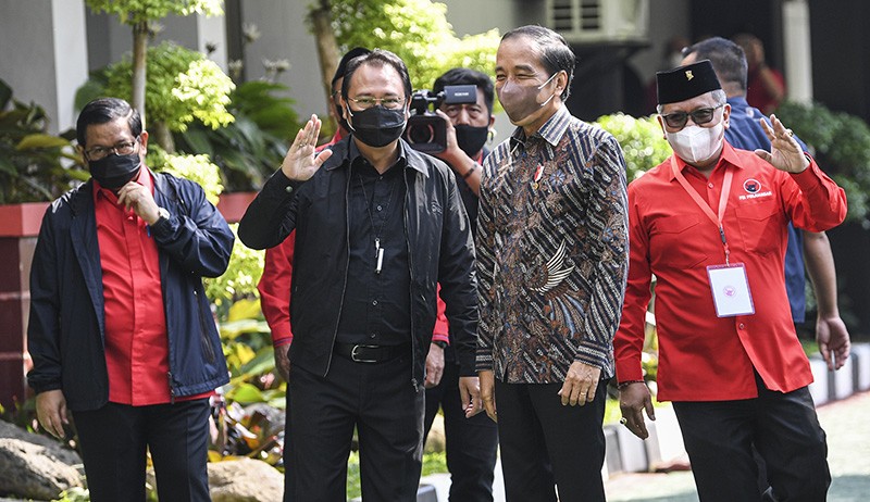 Pakai Batik, Presiden Jokowi Hadiri Rakernas PDIP - Bagian 1