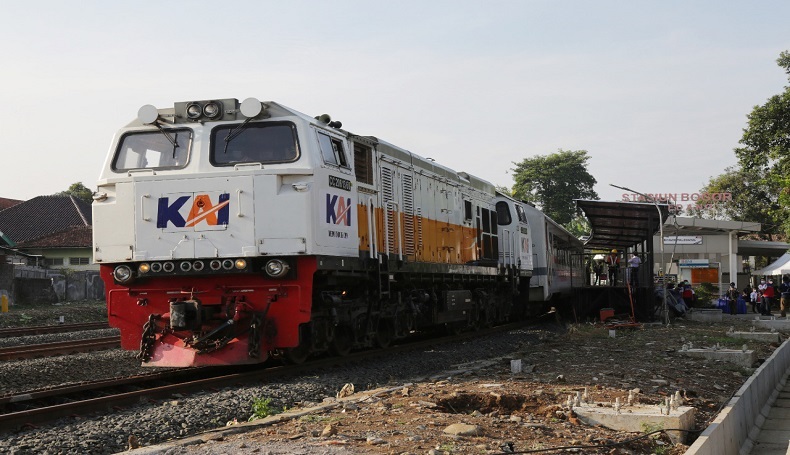KA Pangrango Bogor-Sukabumi Kembali Beroperasi setelah Meterial Longsor di Rel Dibersihkan