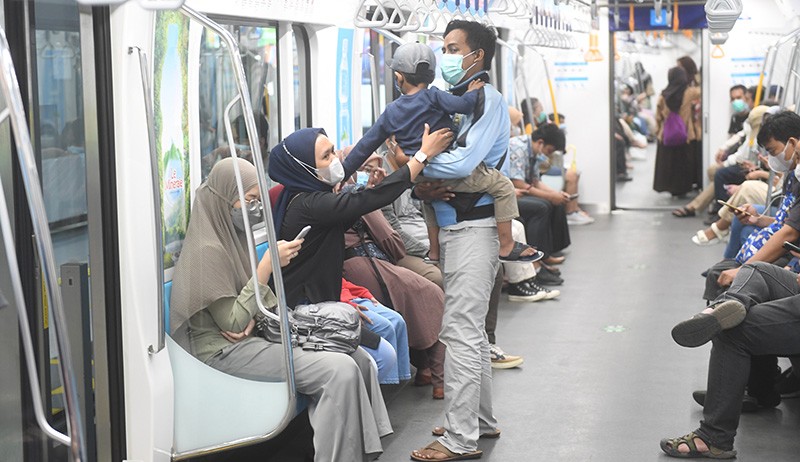 Antusiasme Masyarakat Naik MRT Jakarta Gratis Hari Ini - Bagian 2