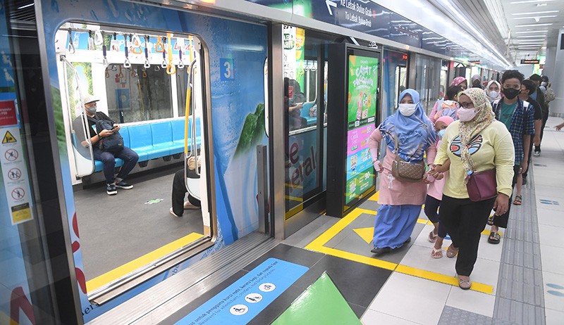 Antusiasme Masyarakat Naik MRT Jakarta Gratis Hari Ini - Bagian 3