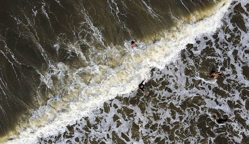  Awas Gelombang Laut Selatan hingga 6 Meter
