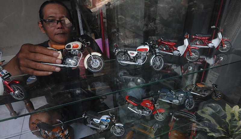 Kerajinan Miniatur Motor Jadul Buatan Salatiga Dijual Rp400.000-RpRp800.000 - Bagian 1