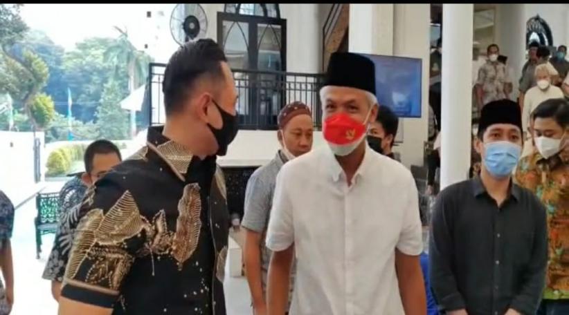 Momen Ganjar Bertemu AHY usai Salat Jumat di Masjid Nurul Hidayah Jaksel